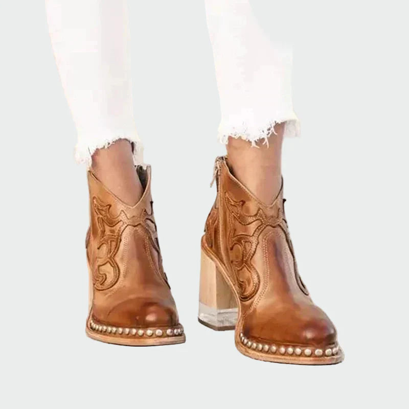 Botas de cuero con bordado